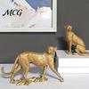 Décoration de bureau Figurine Modèle Léopard Doré, Statue Vive, Posture Accroupie en Course, Objet Décoratif en Résine pour Hall d'Entrée Ornement pour Meuble TV