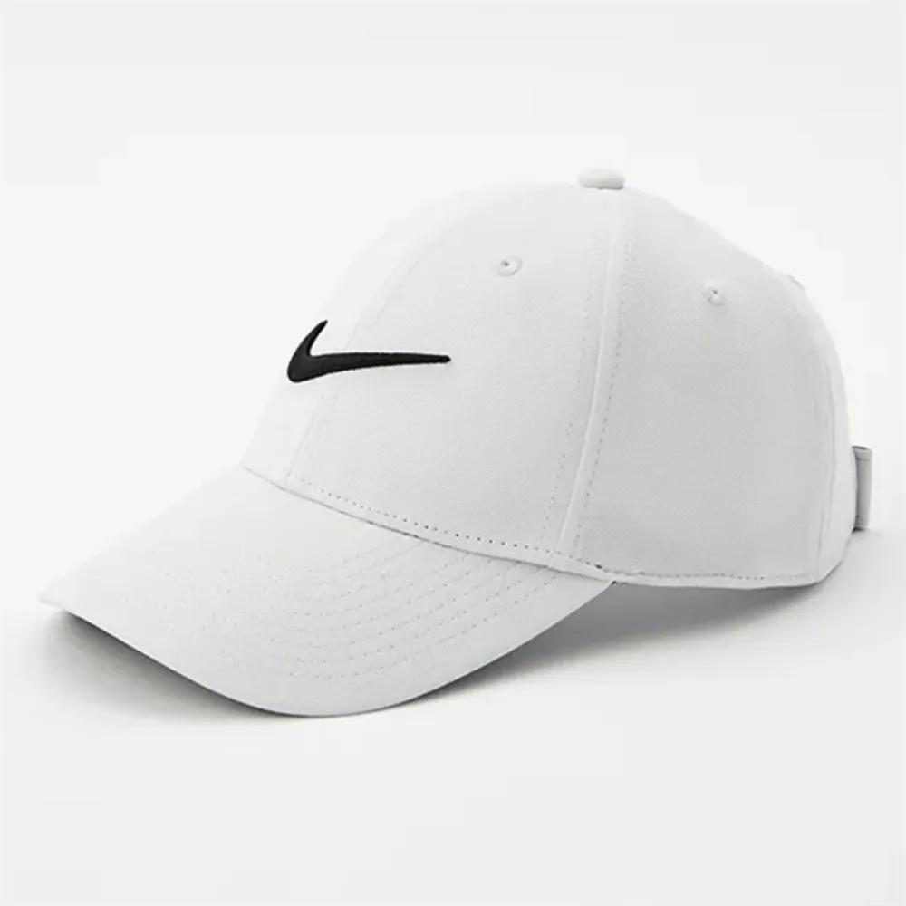 Dri-FIT Club Structure Swoosh Cap FB5625-100 white