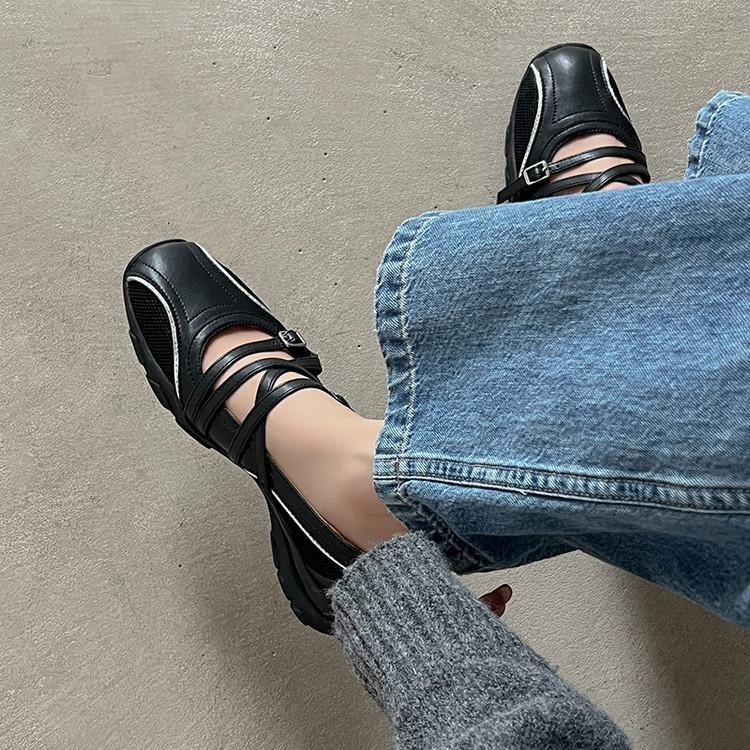 Design sense Internet celebrity women's shoes 2025 autumn new niche with skirt Korean version retro shallow mouth Mary Jane single shoes