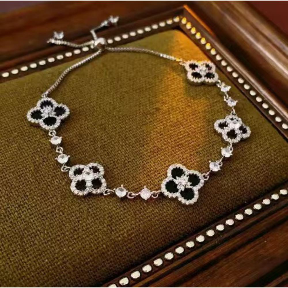 New Four-leaf Clover Bracelet Sparkling Lucky Clover Pull-out Bracelet Niche Luxury Jewelry for Women