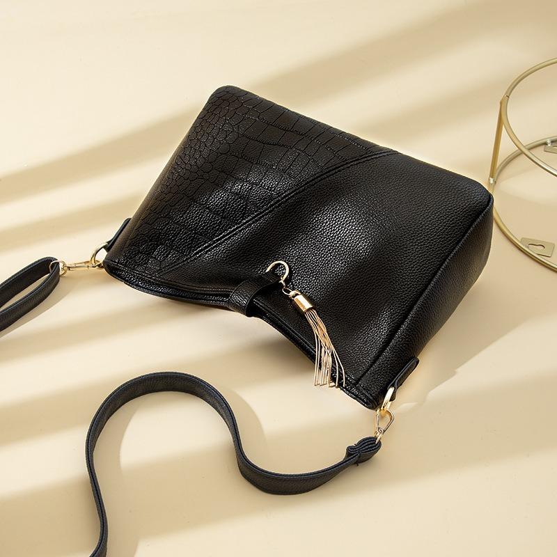 Soft Leather Bag for Women, New Fashionable Tassel Shoulder Bag, PU Leather Women's Crossbody Small Bag