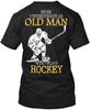 Hockey Oude Man Onderschat Nooit En Wie Speelt T-shirt Gemaakt in de VS S-5XL