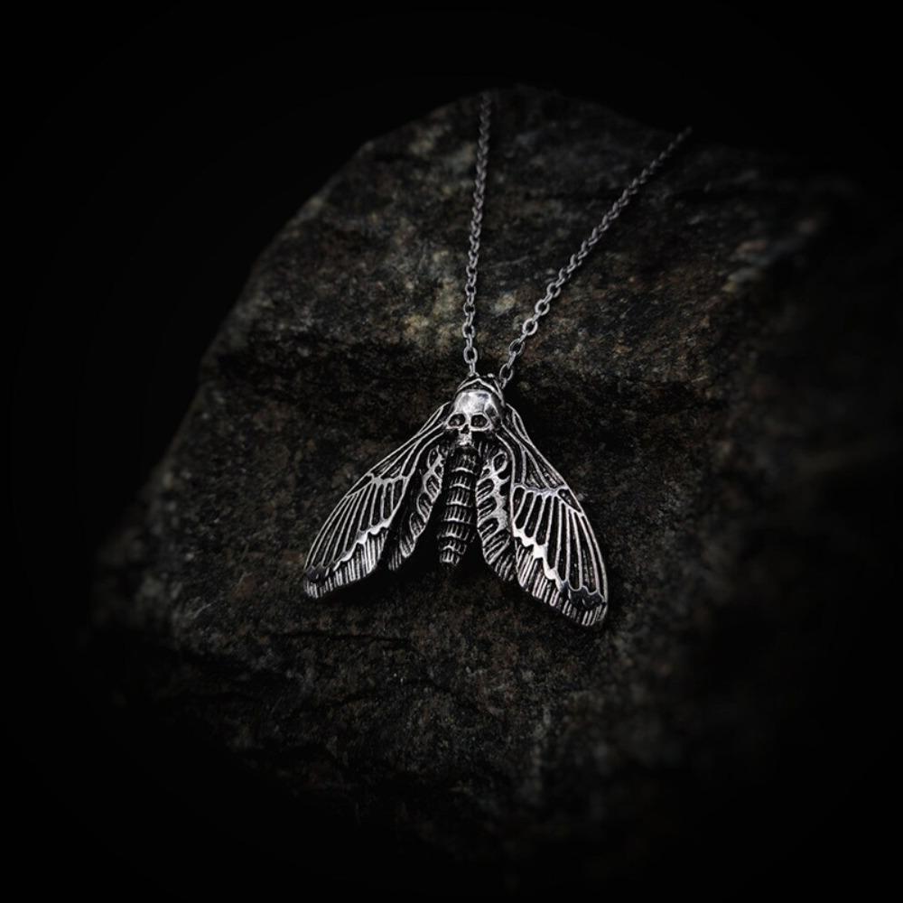 Gothic Retro Sliver Color Death Skull Moth Pendant Necklace for Women Men Hallowmas Party Hip-hop Trendy Jewelry Accessory Gifts
