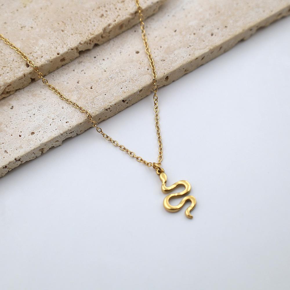 Spezielle Edelstahl-Kettenring-Schlangen-Anhänger-Halskette Schmuck Damen Persönlichkeit Trend 18K Gold Schlüsselbein-Kette Verblasst Nicht