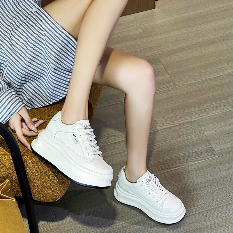 Foreign trade leather little white shoes women's versatile thick-soled muffin increases the height of 2025 autumn and winter new casual velvet bo