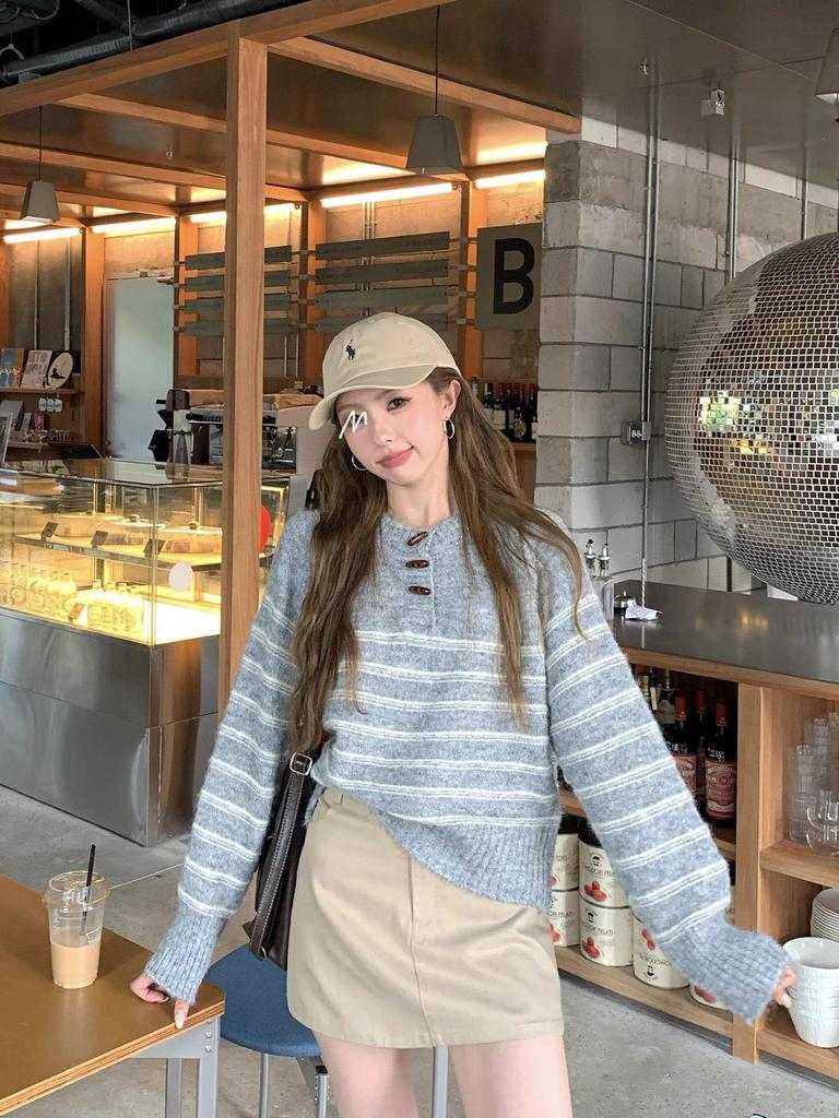 Women's Korean Style Retro Color Block Stripe Knitwear - Soft, Sticky, Round Neck, Loose Fit for Autumn/Winter
