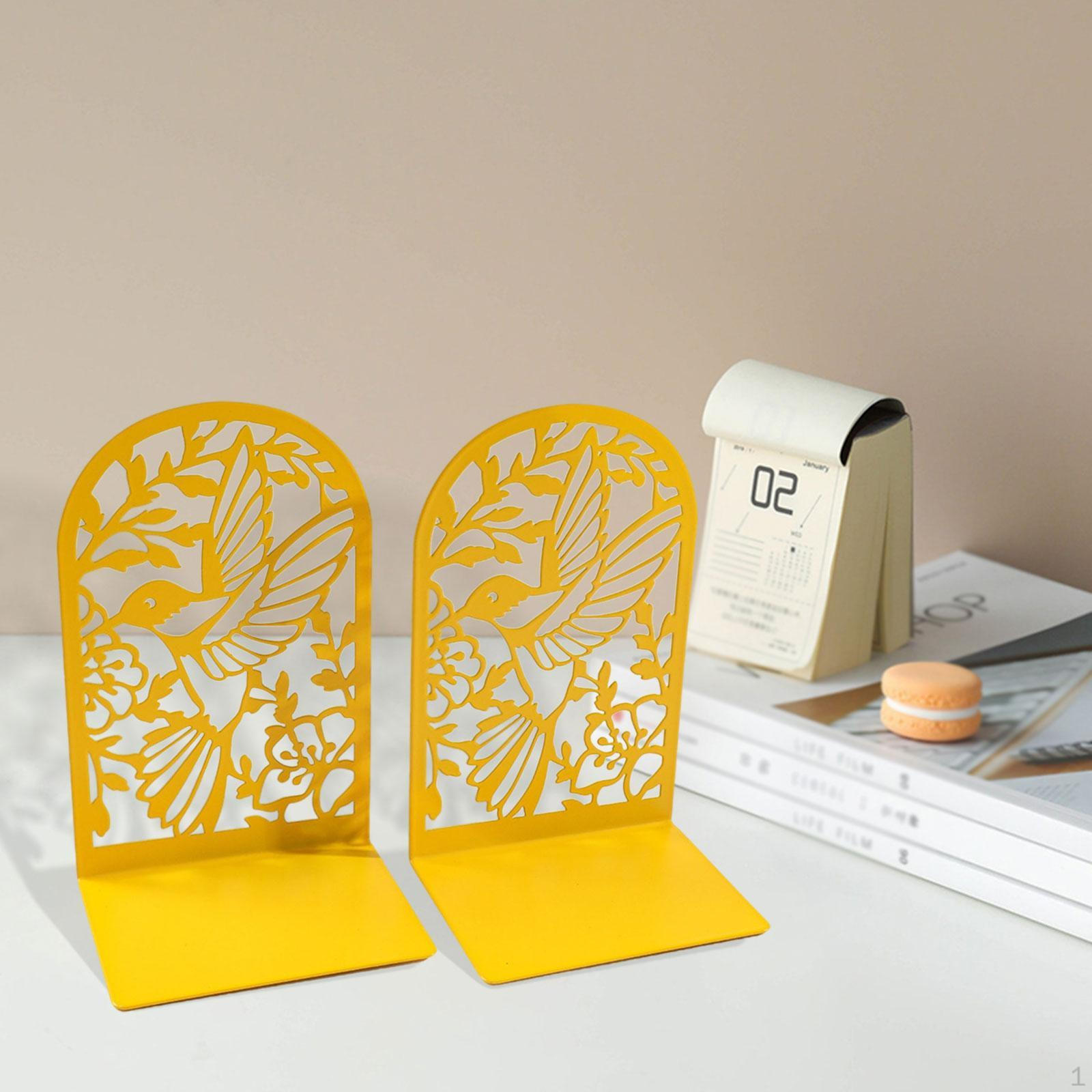 

Bookends As Decorative Support for Bookshelves золотой