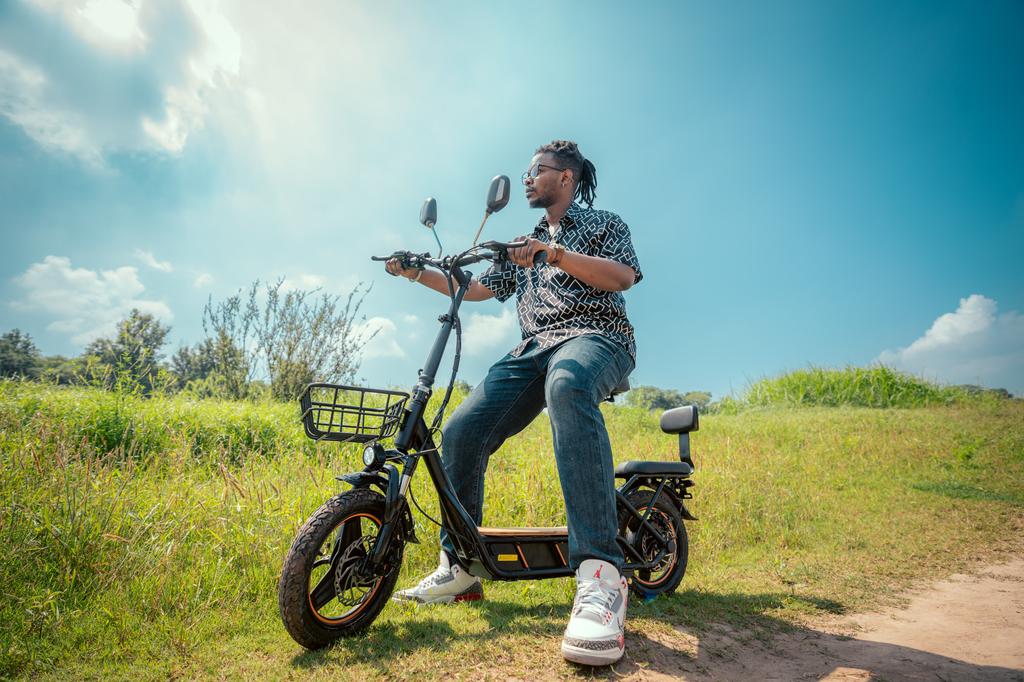 Elektrická koloběžka kukirin C1 PRO, 48V 26AH 500W, maximální dojezd 100KM, dvojité kotoučové brzdy + elektronická brzda, protiskluzová deska z masivního dřeva.