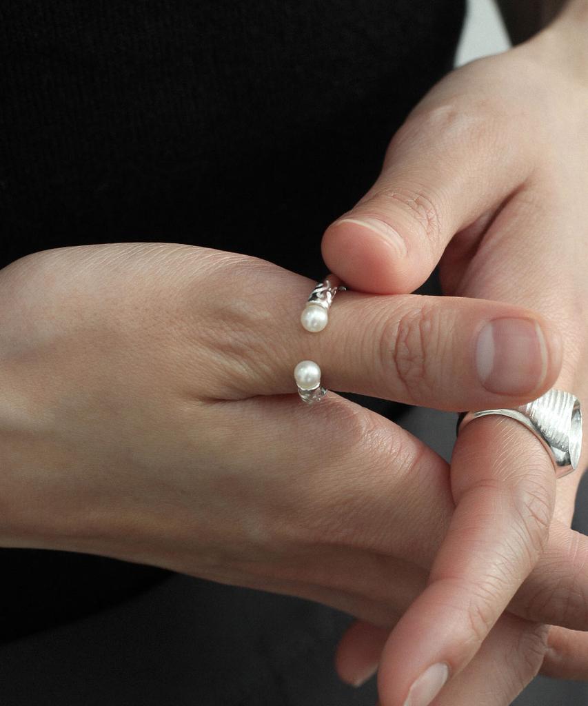 Joho Yeonwol (Smoke And Moon) Ring - Pearl