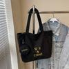 Women's large-capacity canvas bag, simple letters, versatile commuting artifact.
