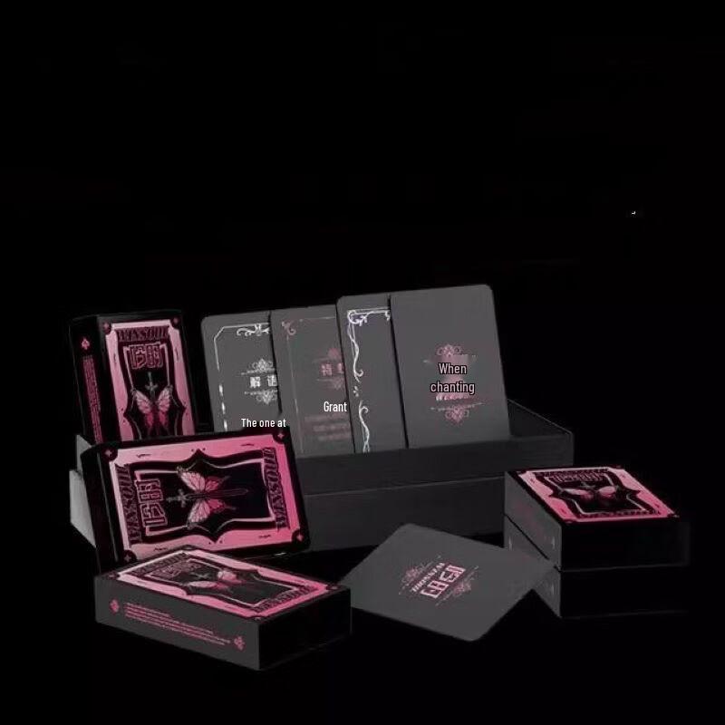 Романтическая пара Brangdy играет в карты