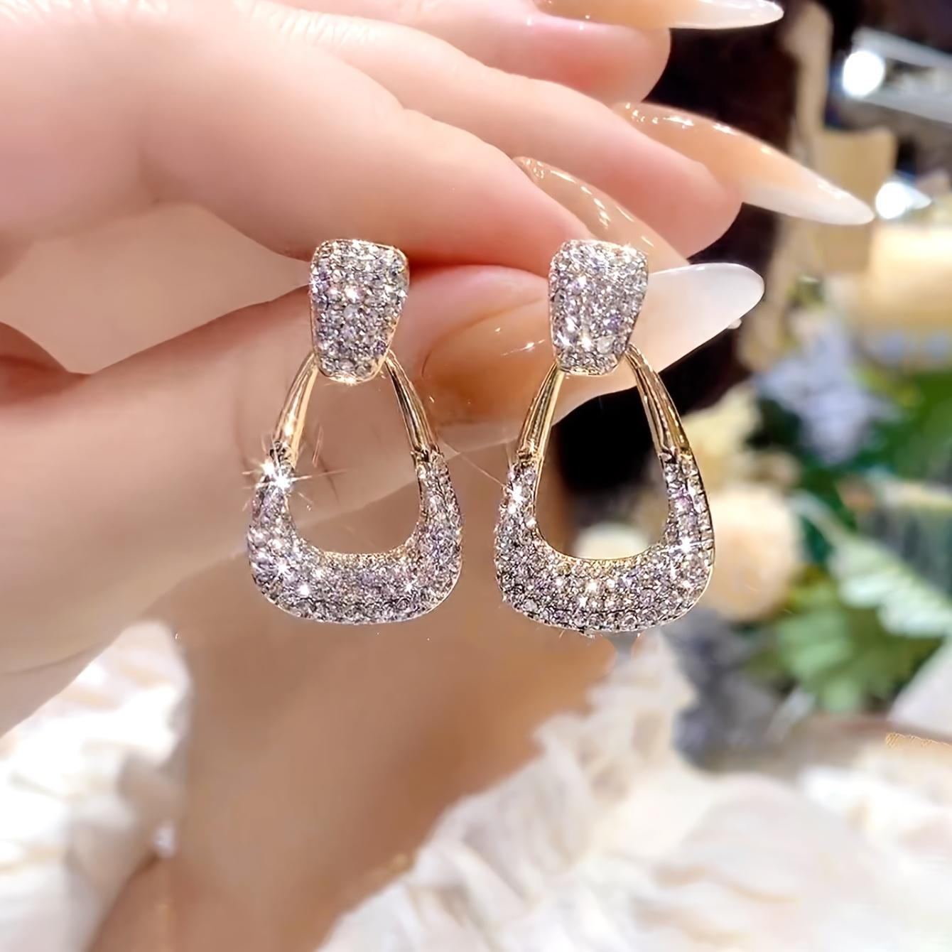 Exquisite High-end Teardrop Earrings with Accents, Featuring a Metallic Texture Design. Perfect for Daily Commutes, Parties