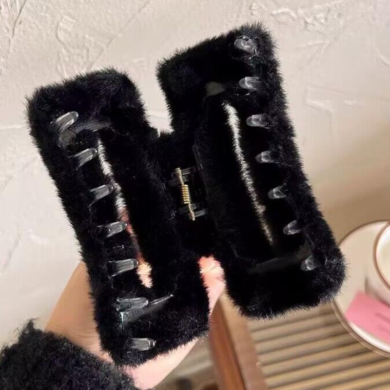 New Solid Hair Clips For Women Girls Soft Plush Hair Claws Large Size Korean Headwear Hairpins Crab Barrette Hair Accessories Gift