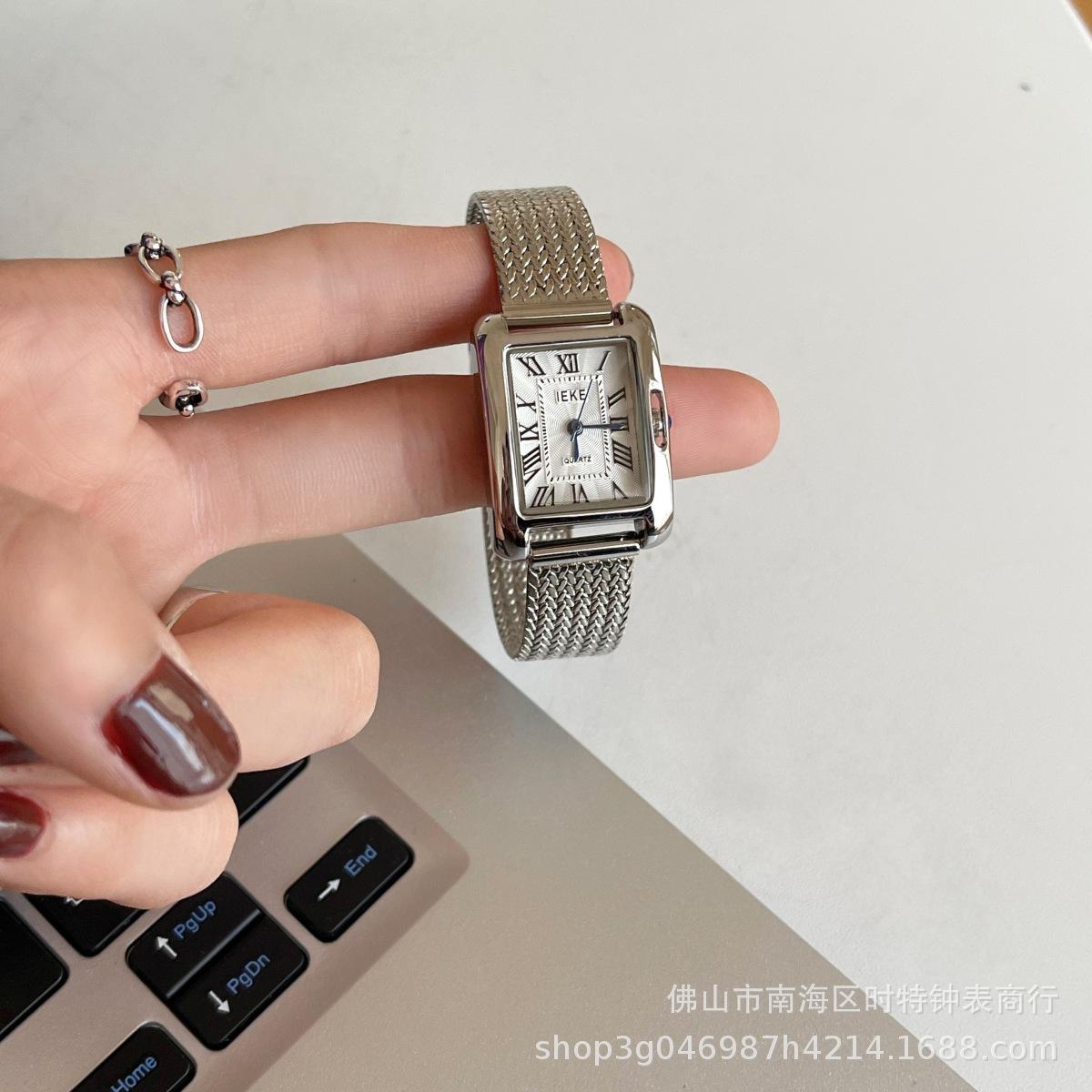 

IEKE Универсальные квадратные женские ретро-часы с римскими цифрами и ремешком в виде колосков пшеницы - Изысканные часы класса люкс. Silver Band White Face