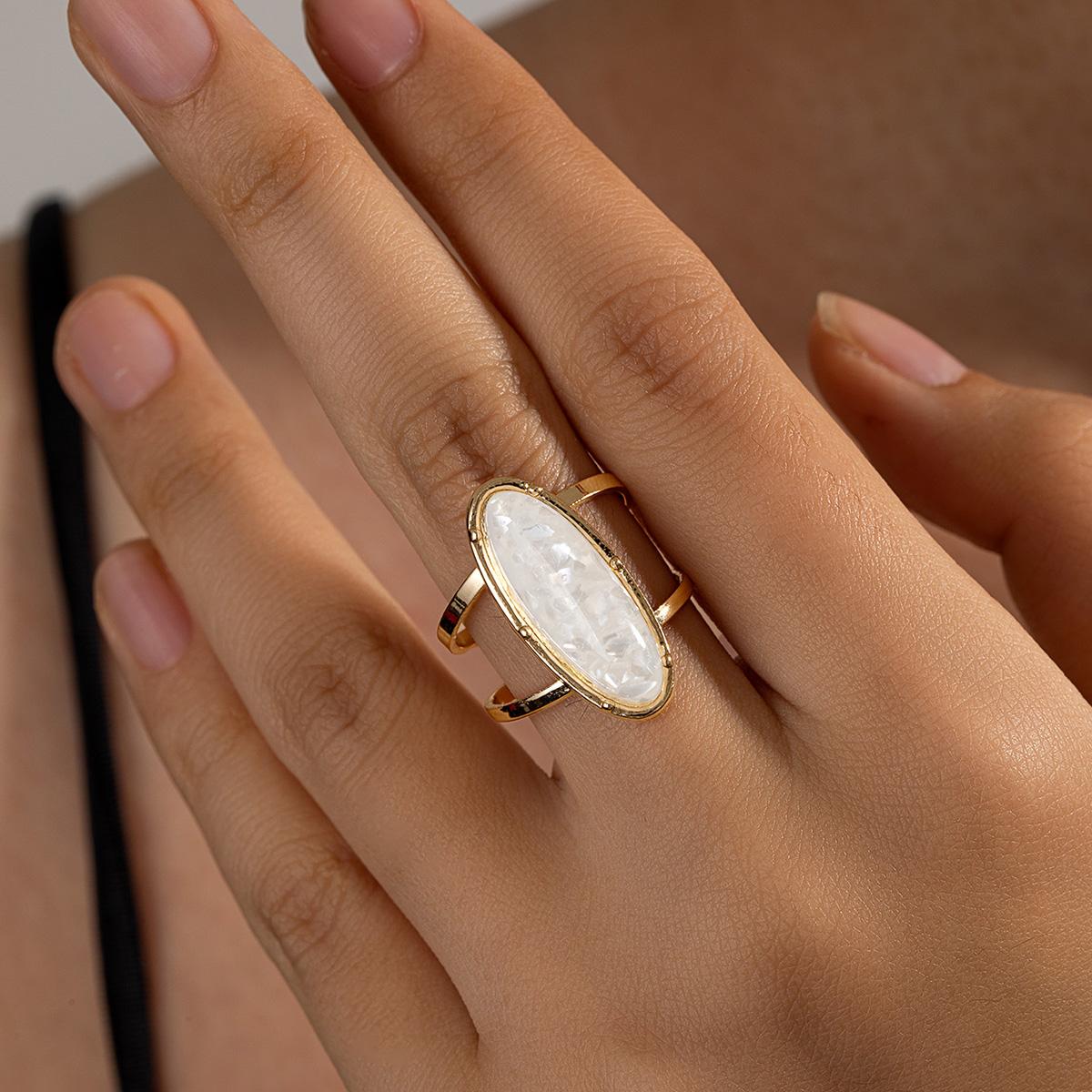 Fashionable and personalized Maillard acrylic oval ring with hollowed out buckle for women s rings, versatile for daily use