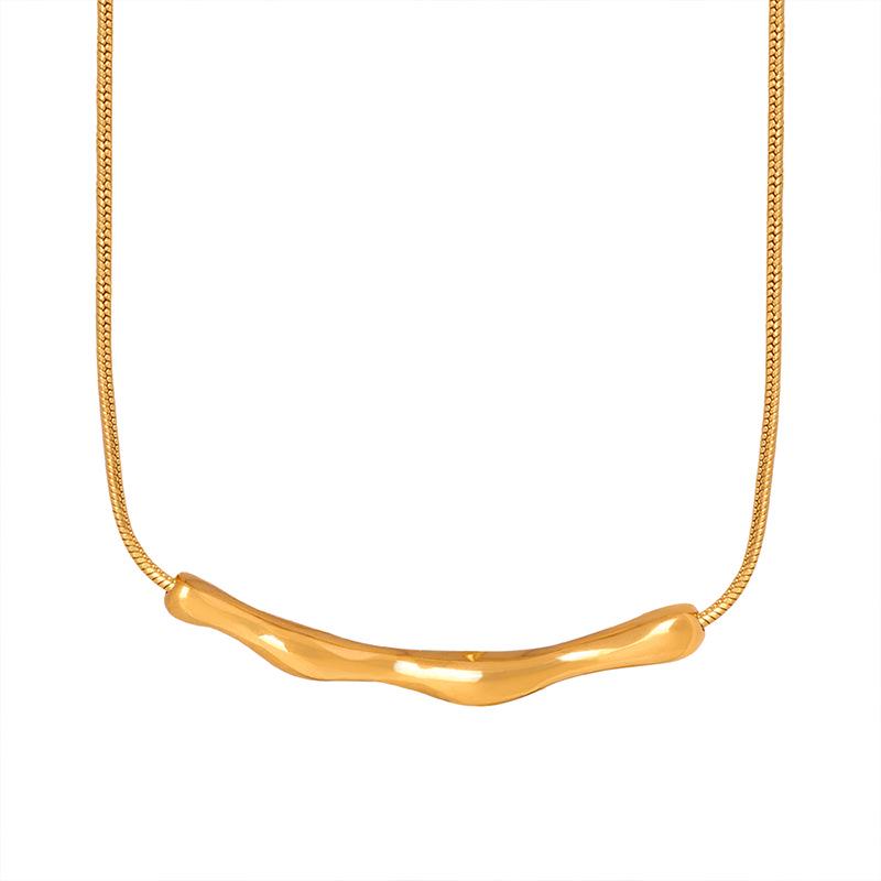 French Retro 18K Gold Titan Clavicle Necklace for Women