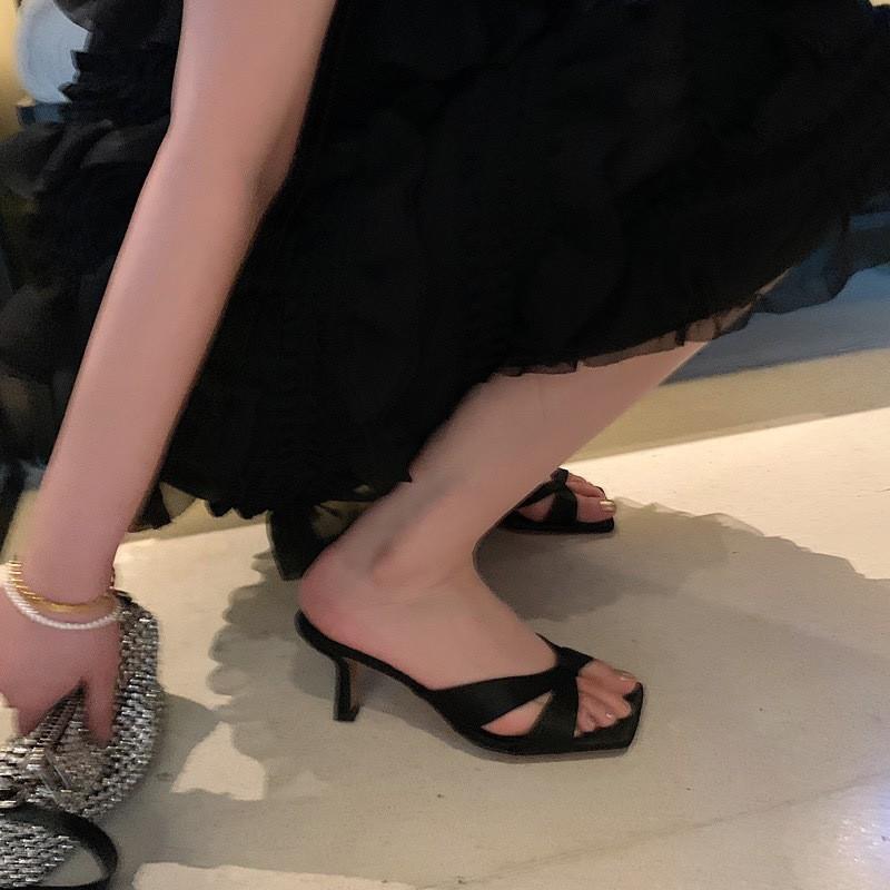 

Величезний комфорт! Шампанське прохолодне взуття жіноче літнє ретро з відкритим носком на квадратному підборі французькі високі підбори 40 чорний