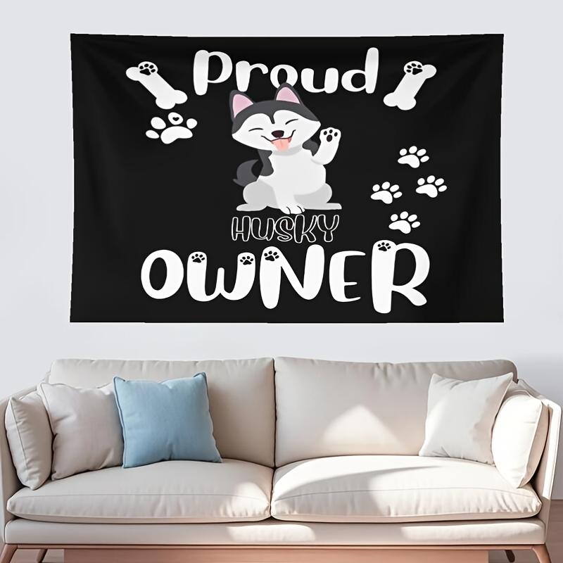 

1 шт. Очень большой настенный гобелен для любителя собак хаски Текст «Гордый владелец хаски» с отпечатками лап Черный фон Декор для питомцев для 74x94cm(29x37in)