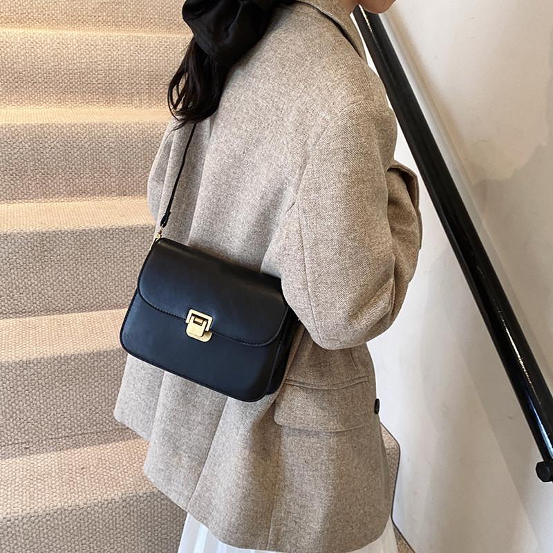 Vintage French Style Chic Shoulder Bag Fashionable Retro Small Crossbody Purse