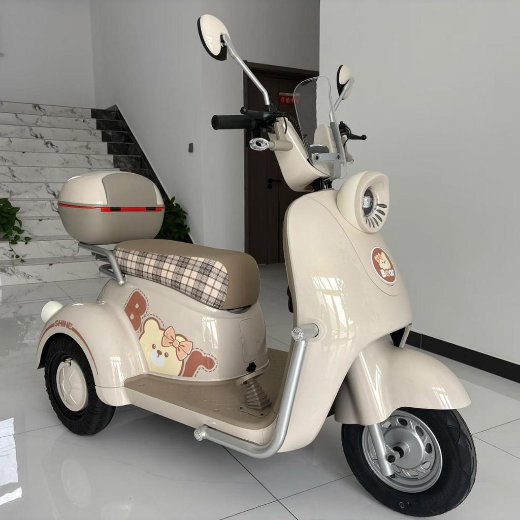 Long-Range Electric Scooter Tricycle for Commuting and Transport