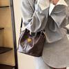 2025 New Tote Bag Women's High-end Handbag Fashion Commuter Shoulder Messenger Bag One Piece Delivery