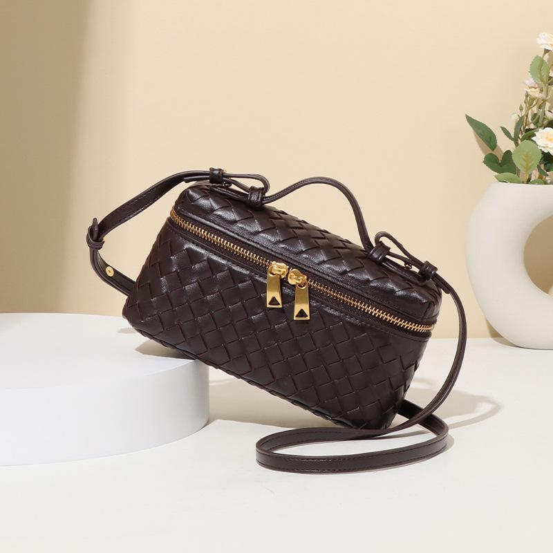 New Classic Handmade Woven Box Bag, Fashionable Handheld Makeup Bag, Single Shoulder Crossbody Box, Tofu Small Square Bag