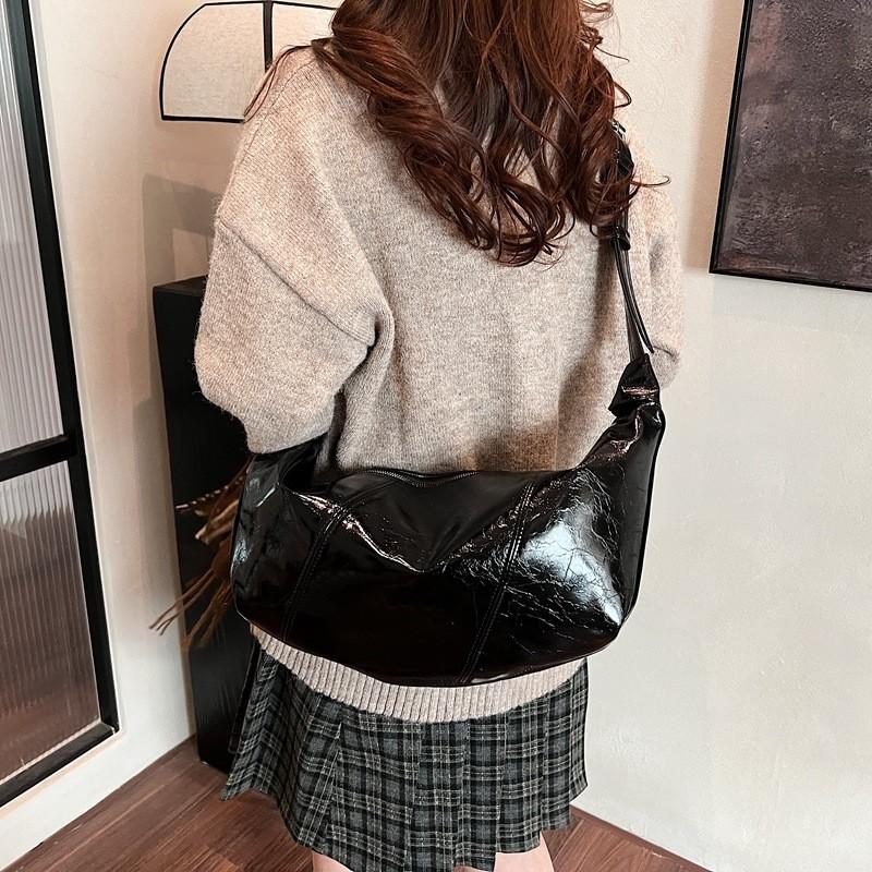 Ielgy Large-Capacity Autumn Winter Niche Design One-Shoulder Messenger Commuter Dump