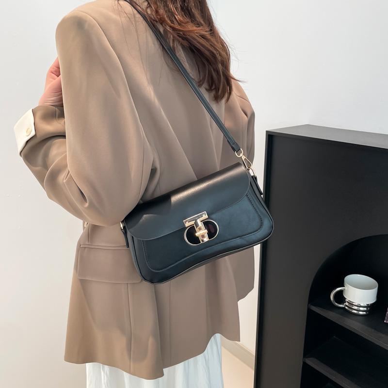 Niche retro versatile shoulder bag women's 2025 spring new fashion foreign style simple literary messenger small square bag