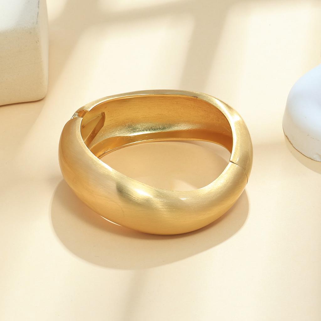 Exaggerated ins heavy industry design sense metal smooth surface bracelet geometric personality wide surface irregular bracelet