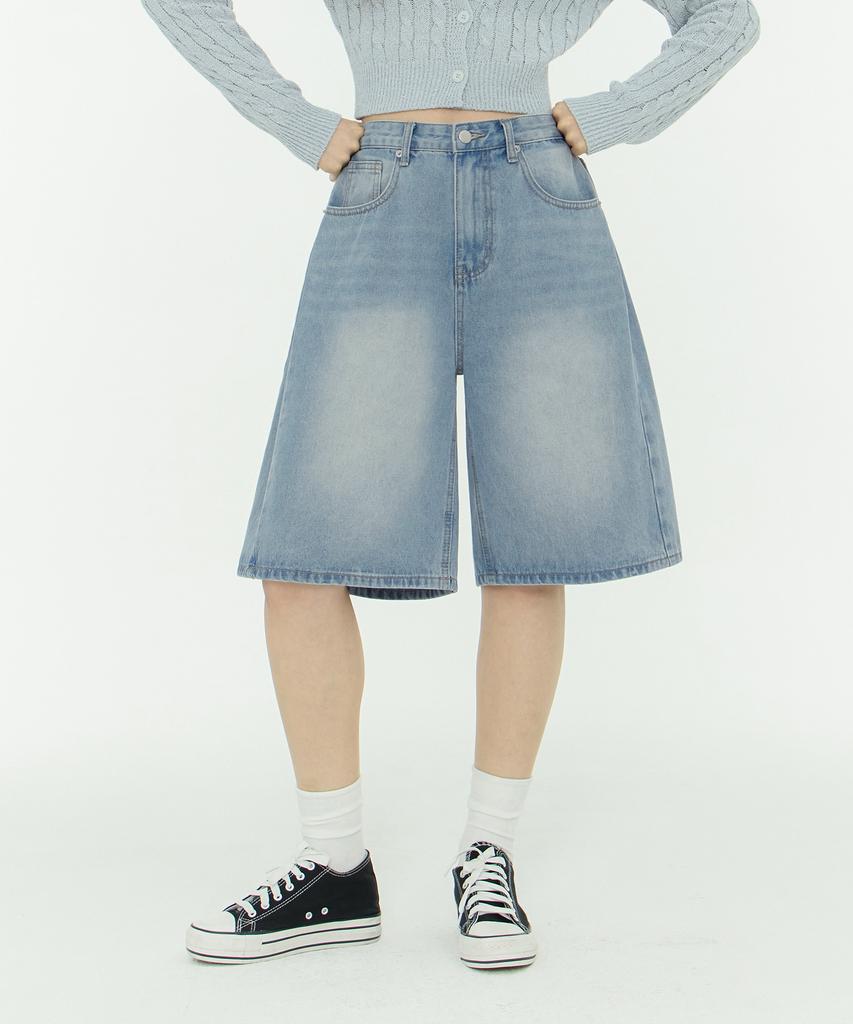 Jinmania Side Pintuck Wide Knee-Length Half Denim Pants Unisex (Light Wash)