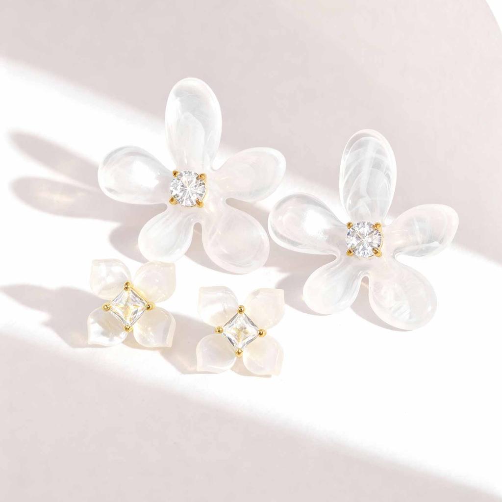 White Resin Flower Shape With Zircon Earrings for Women Stainless Steel Transparent Earrings Elegant Jewelry Gift