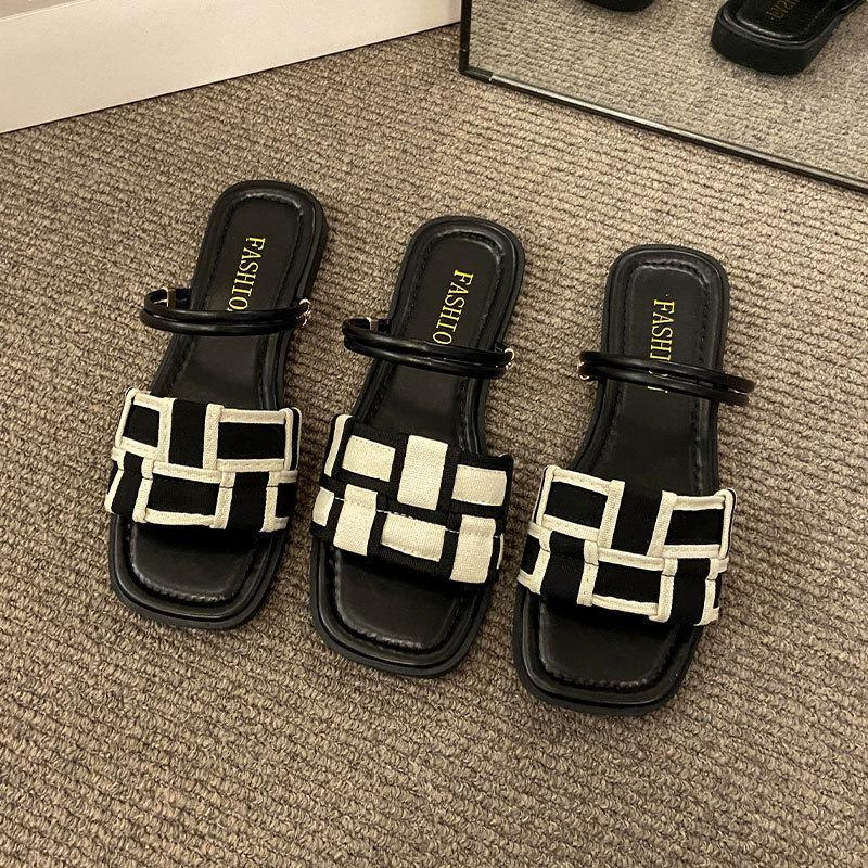 Square head plaid two wear cool slippers women wear summer new open-toed flat bottom simple beach sandals