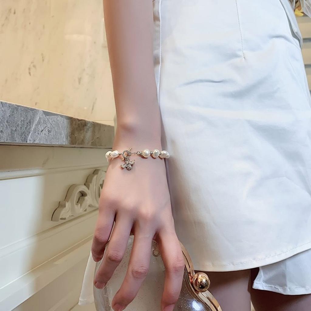 Elegant Imitation Pearls Bracelet for Women Crystal Honeybee Pendant Handchain Adjustable Wristchain Accessory