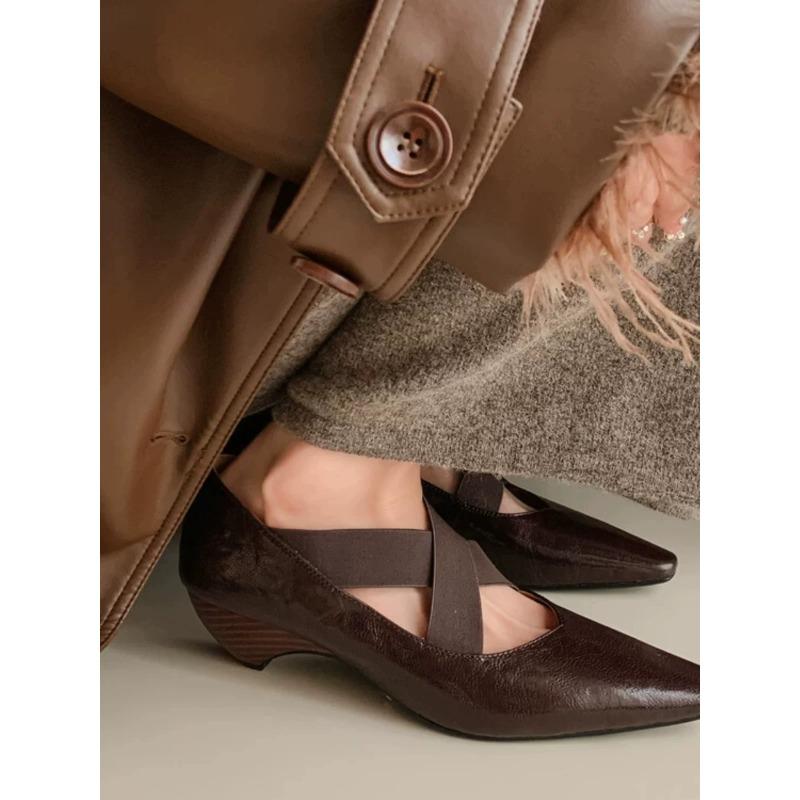 Scarpe Mary Jane in Pelle Francesi di Nicchia con Tacco a Cono e Cinturino Incrociato Quadrato da Donna, Versatili per la Primavera, Scarpe Singole con Tacco Medio