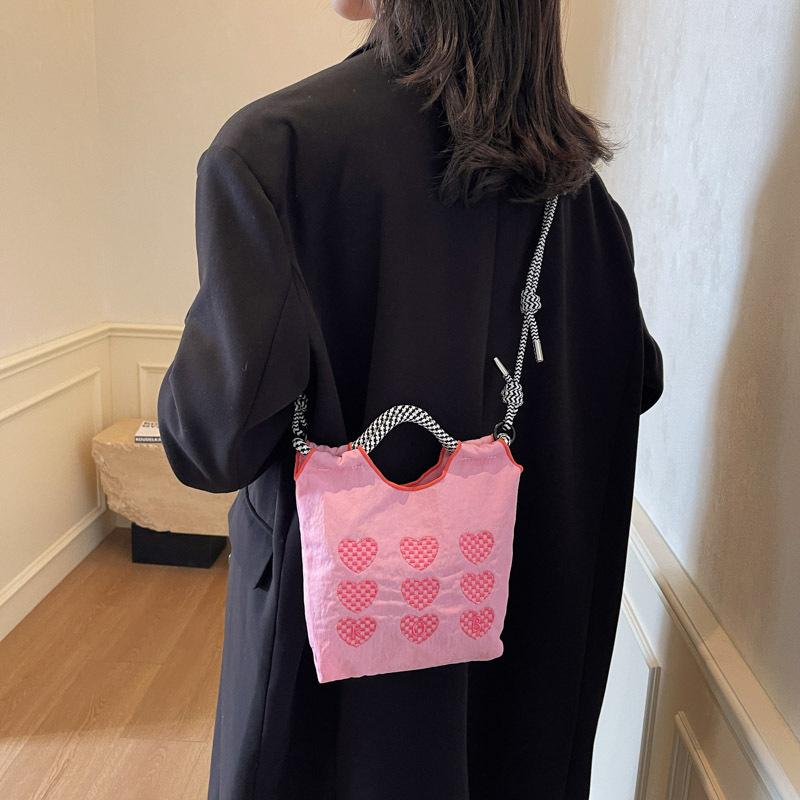 

2025 new fashion embroidery bag shopping bag real nylon fashion portable shoulder messenger bag women 20*8*20 рожевий