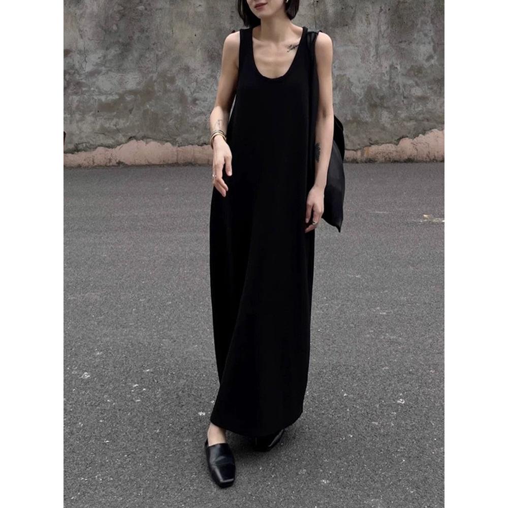 Big U-neck sleeveless vest knitted dress women's long minimalist high-end loose and thin seaside vacation dress
