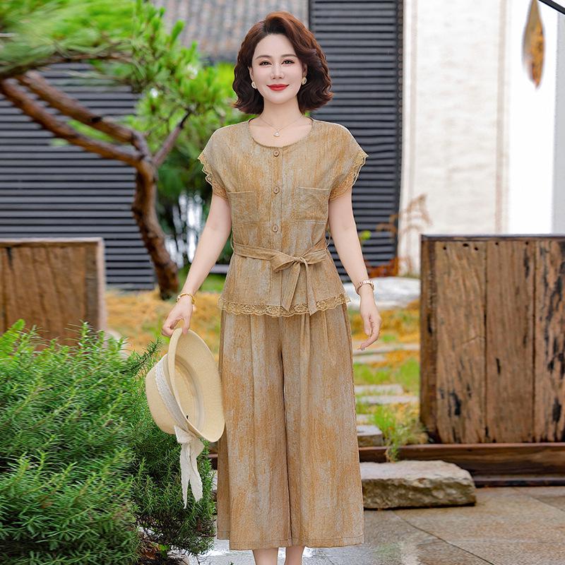 Mom's Youthful Summer Two-Piece Suit: Elegant, Slimming Fashion for Middle-Aged & Elderly