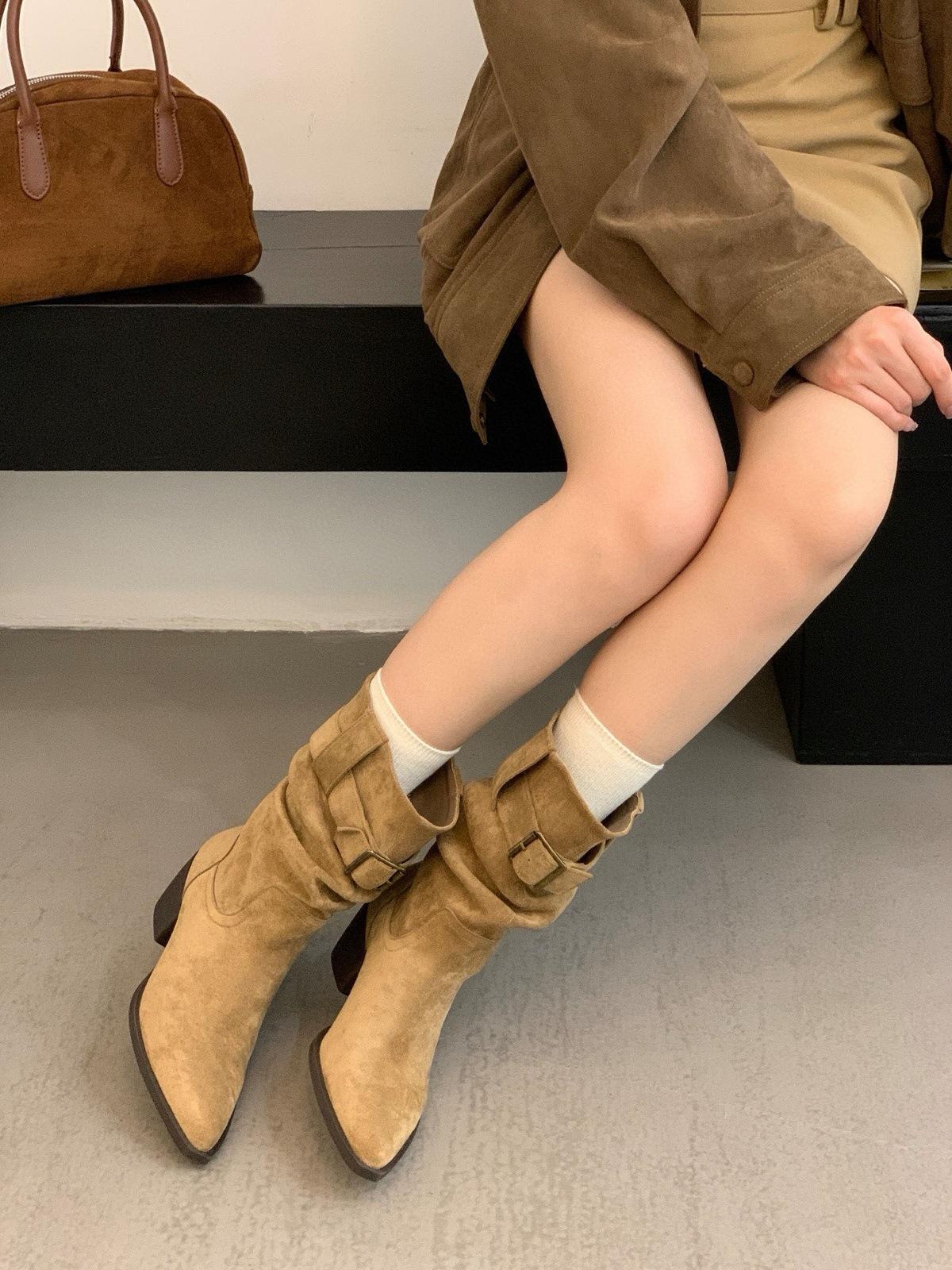 

Han Baola 2025 new western style pointed suede short boots fine heel low heel versatile strap fashion boots 39