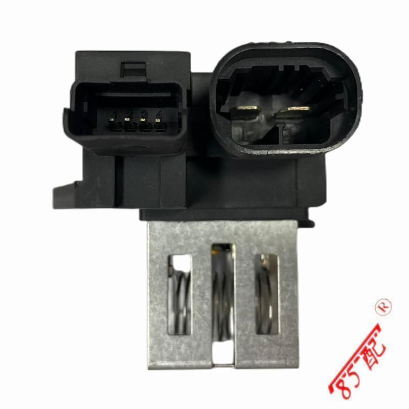 1267J6 98372A01 9827870080 FOR Peugeot 207 208 407 508 Citroen C2 C3 DS3 Do Radiador Do Motor Resistor Relay