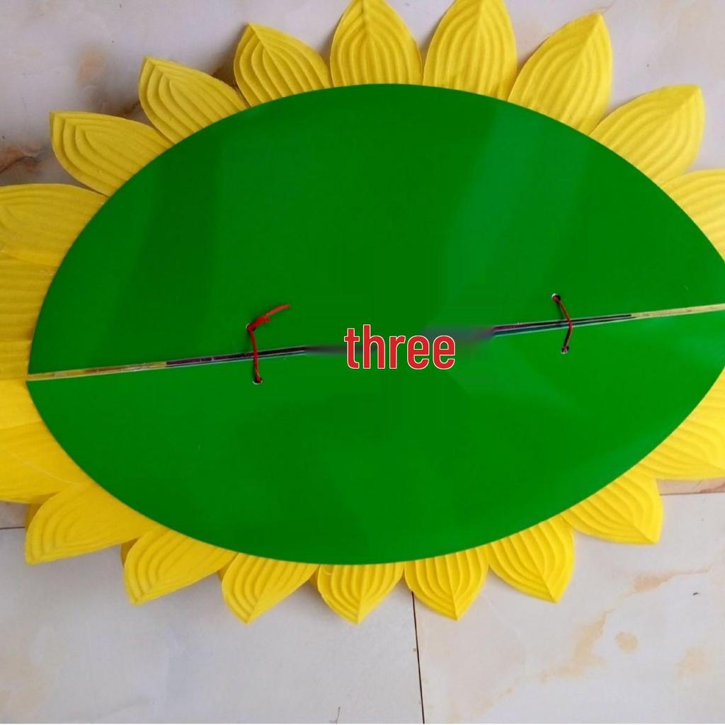 Hand-Flipped Sunflower Prop for Kindergarten Stage Dance