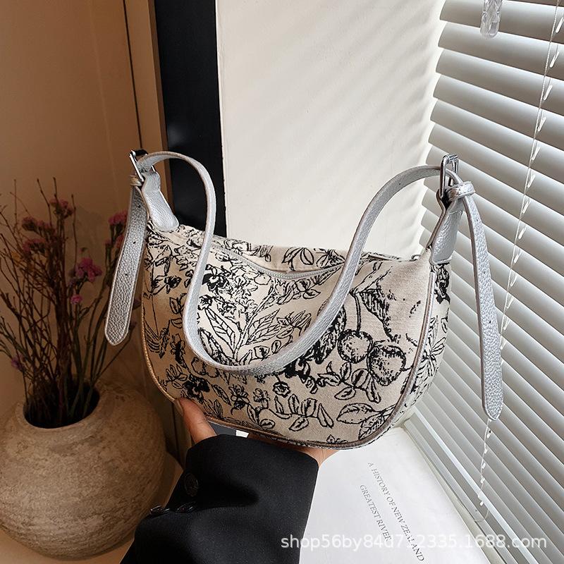 

Super fire niche bag women s 2025 new trendy summer popular versatile messenger bag fashion shoulder underarm dumpling bag срібний