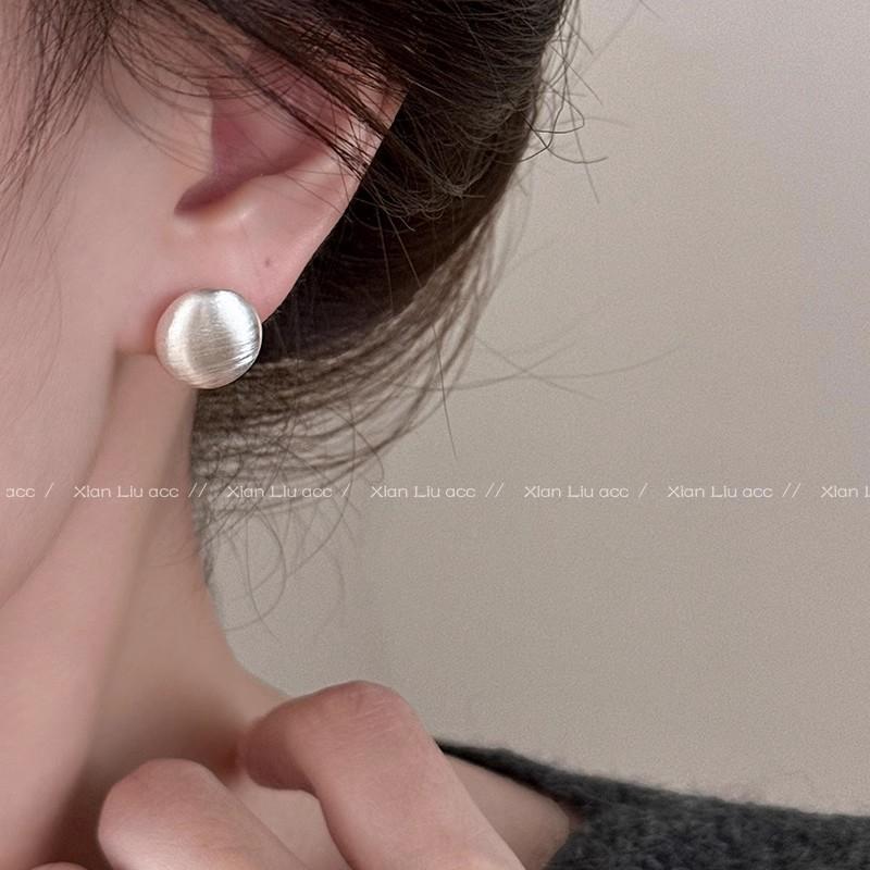 Silver needle flash zircon earrings, women's exquisite temperament stud earrings, spring and summer earrings.