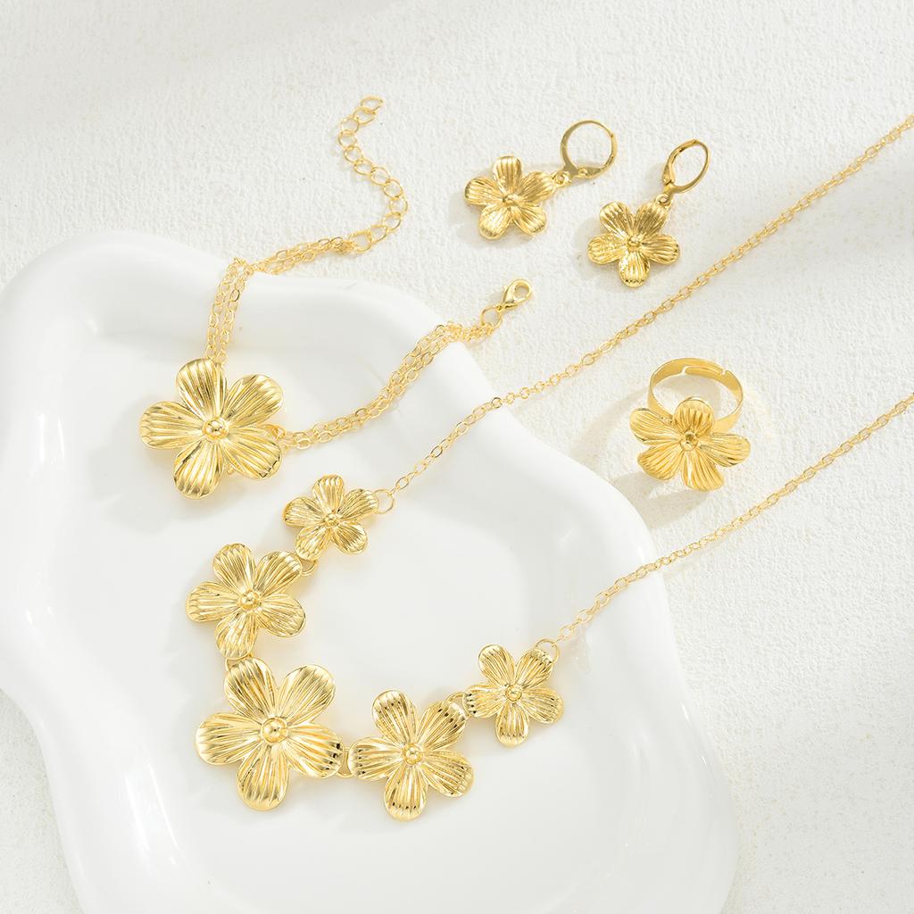 5pcs Vintage Elegant Gold Color Metal Flower Earrings Rings Bracelets Necklace Sets for Women Luxury Banquets Daily Wear Jewelry