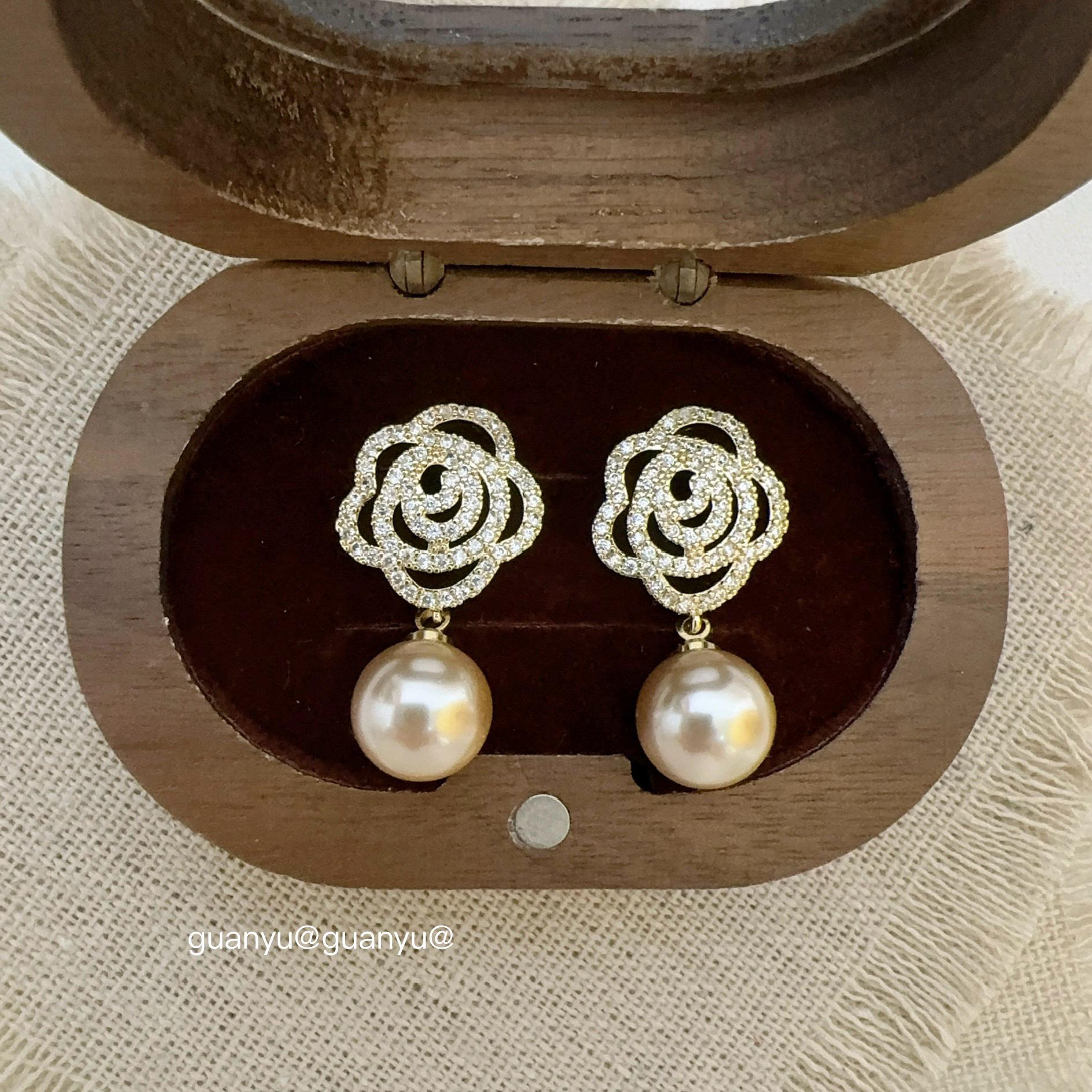 

Elegant Zircon Pearl Flower Earrings: Luxurious & Versatile for Women