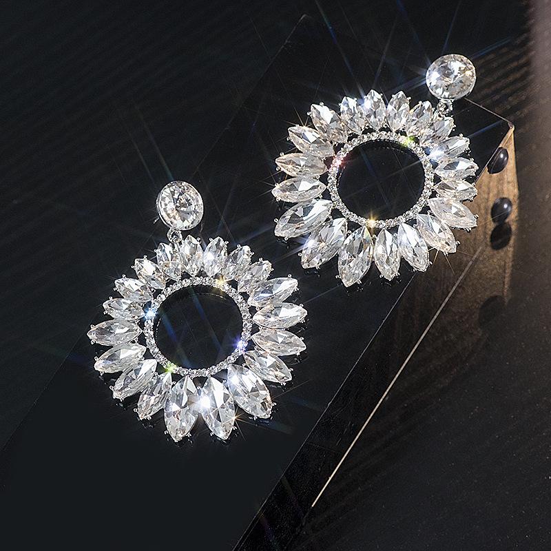 

2022 Stylish Large Rhinestone Hoop Earrings – Bold, Fashionable, and Sparkling Ear Jewelry