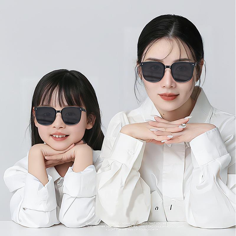 Girls Sunglasses Fashion Big Kids Sunglasses Children's Sunglasses Folding Sunglasses Anti UV Boys