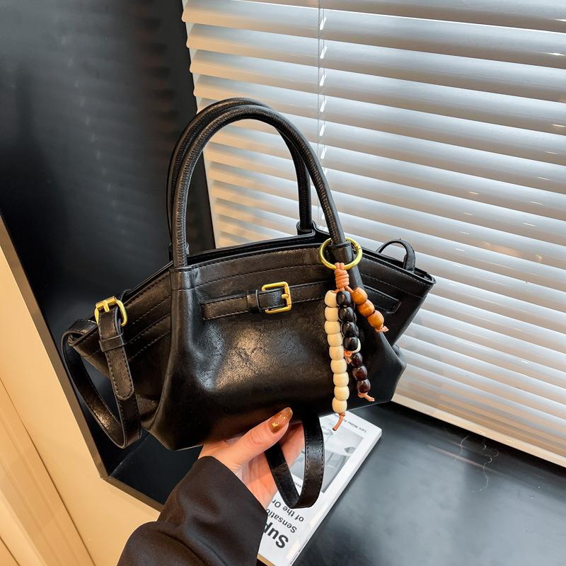 

2025 fashion casual personalized handbag autumn and winter new texture bag trendy women s shoulder messenger bag