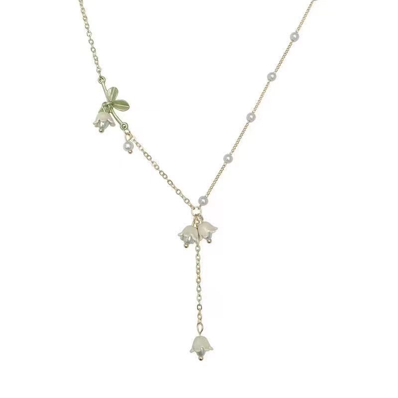 White Lily of the Valley Necklace~ Green Small Fresh Mori Pastoral Flower Clavicle Chain Year Imitation Pearl Neck