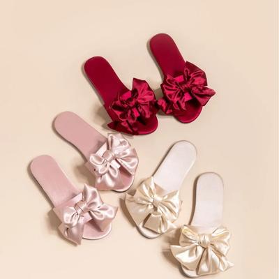 2024 Herbst Neue Französische Satin-Hausschuhe Damen Indoor Zuhause Rutschfest Damen Ausländischer Stil Zehensandalen