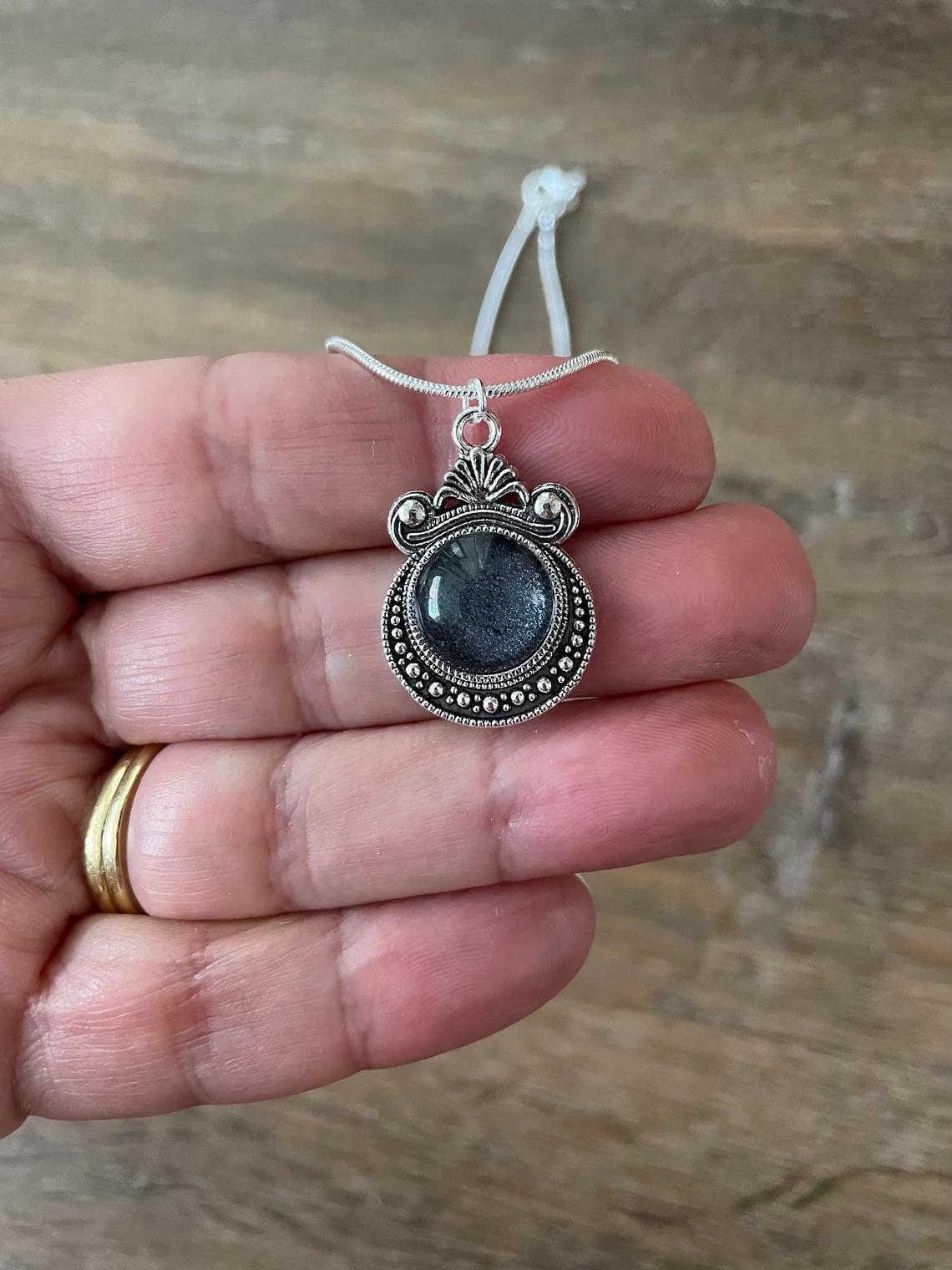 

Bohemian Gothic Crystal Pendant Necklace чорний